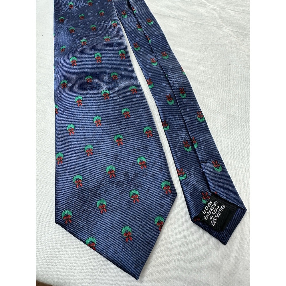 Christmas Wreath Men's Tie Blue 49" Lx 3"  Short Holiday Festive Stain Resistant